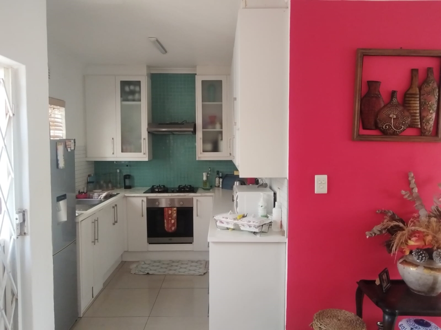 To Let 2 Bedroom Property for Rent in Muizenberg Western Cape
